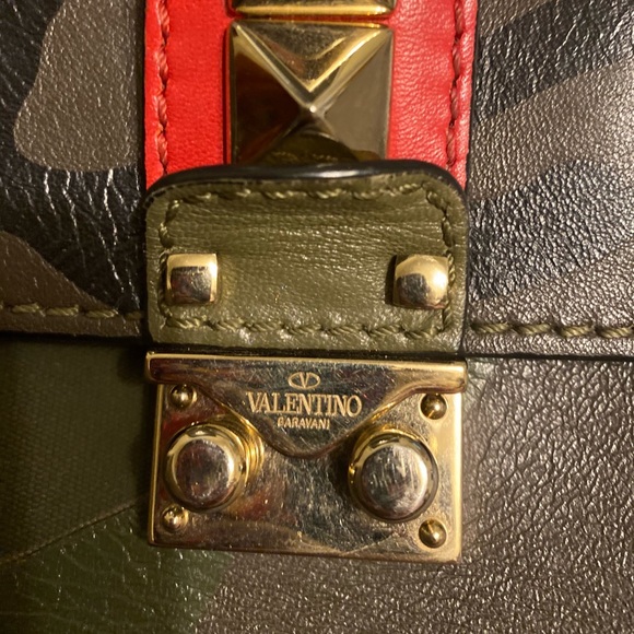 Valentino Rockstud Bag with matching makeup bag - Picture 5 of 8